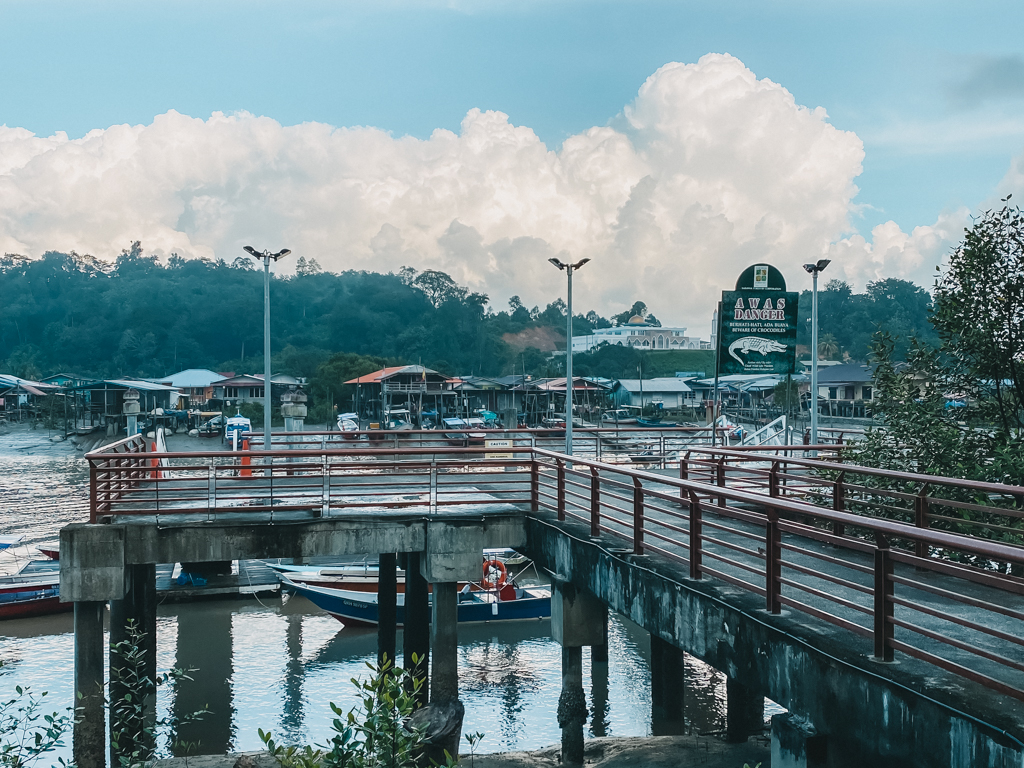 Der Jetty im Dorf Bako um zum Bako Nationalpark auf Borneo zu gelangen